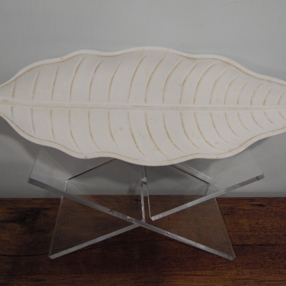 Wood type Material Leaf Decor piece Lightweight and versatile